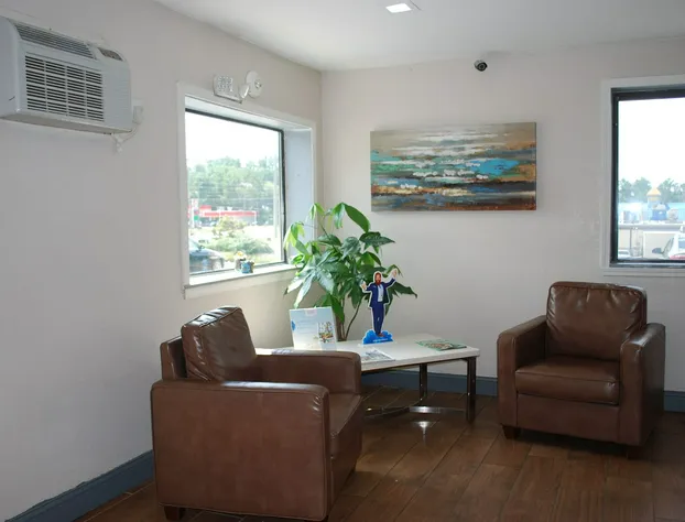 Super 8 by Wyndham Warner Robins hotel detail image 3