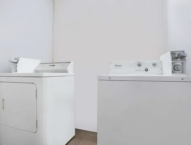 Super 8 by Wyndham Warner Robins hotel detail image 4