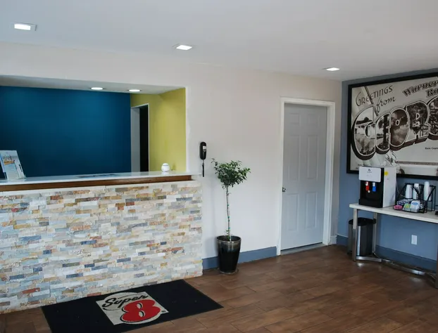 Super 8 by Wyndham Warner Robins hotel detail image 2