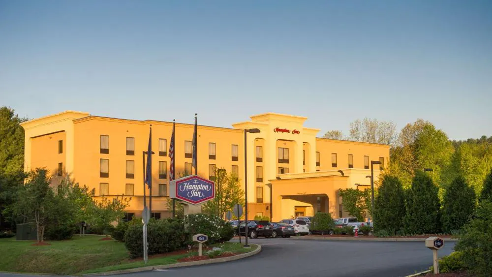 Hampton Inn Brattleboro hotel hero