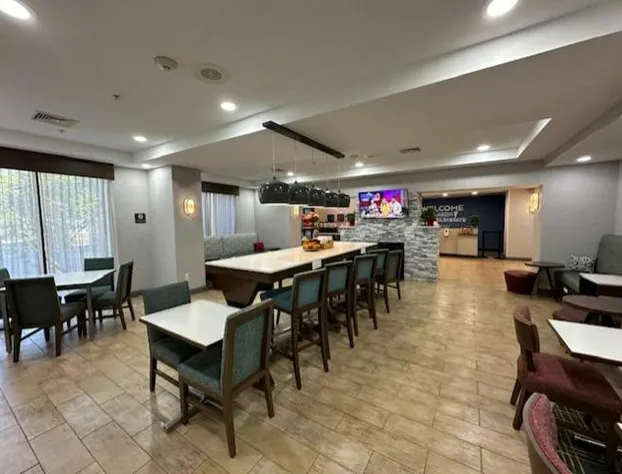 Hampton Inn Brattleboro hotel detail image 4