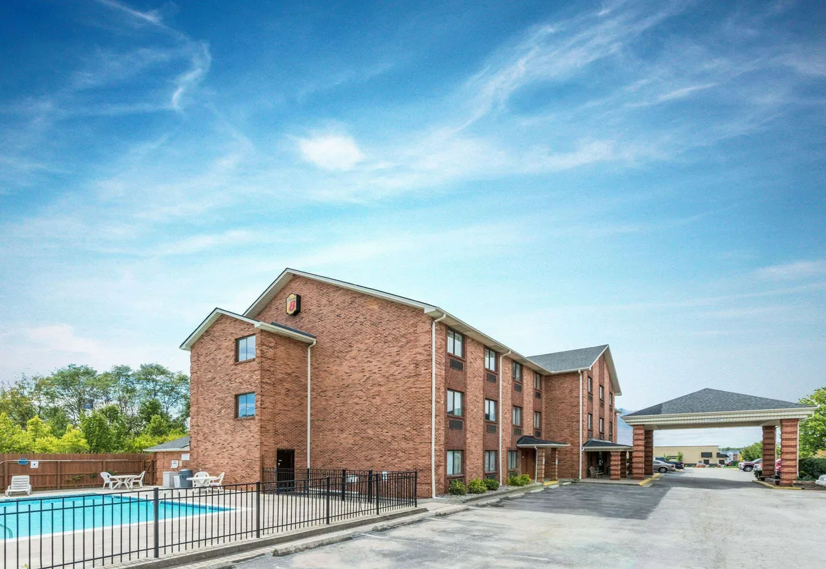 Super 8 by Wyndham Georgetown hotel hero