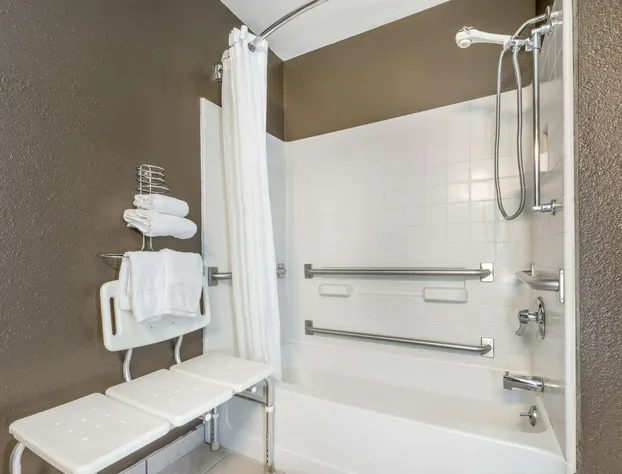 Super 8 by Wyndham Georgetown hotel detail image 4