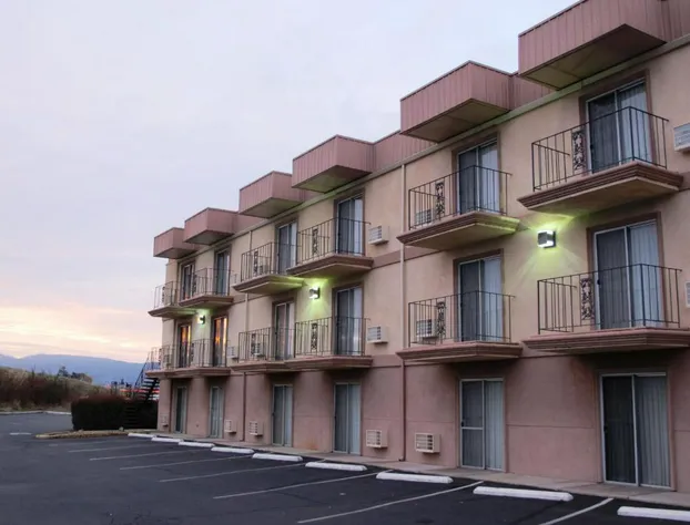 Days Inn by Wyndham Medford hotel detail image 1