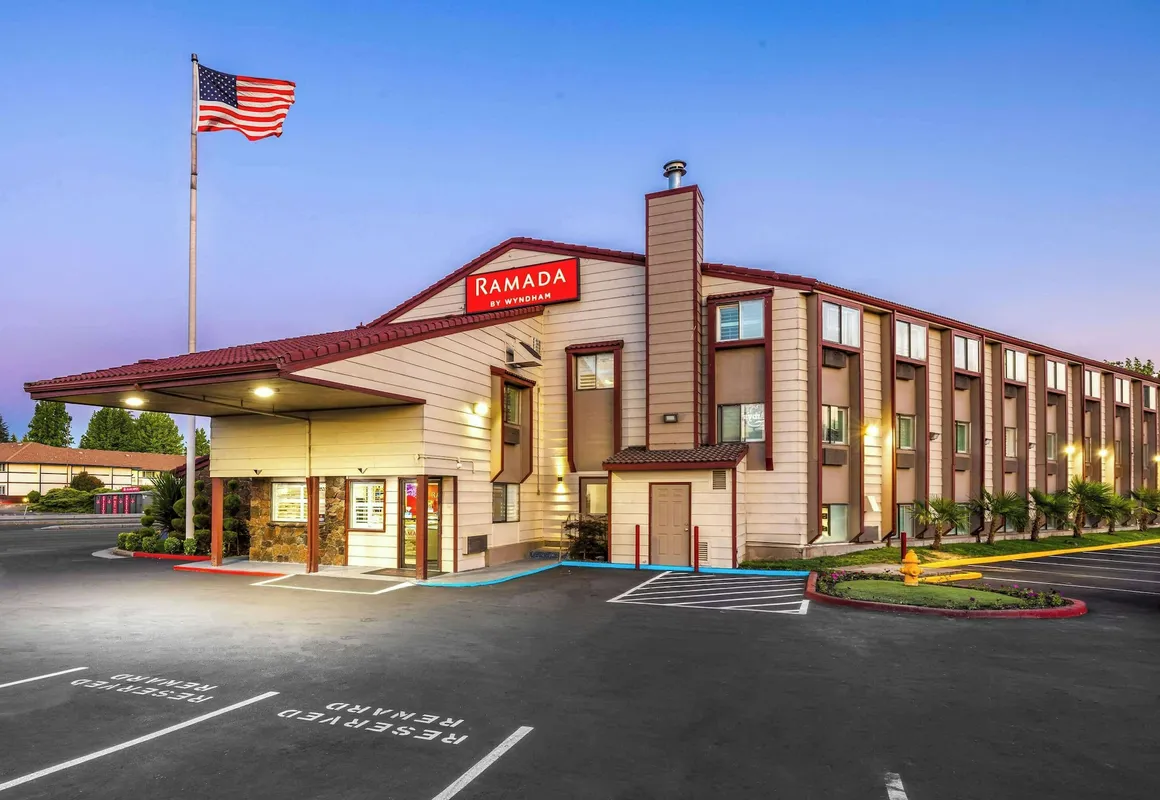 Ramada by Wyndham Medford Airport North hotel hero
