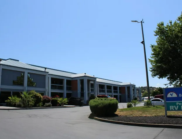 Americas Best Value Inn Phoenix Medford hotel detail image 1