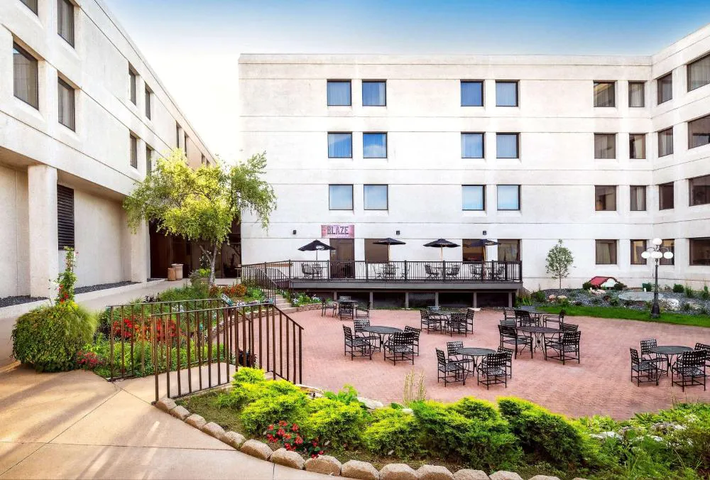 Hilton Appleton Paper Valley hotel hero