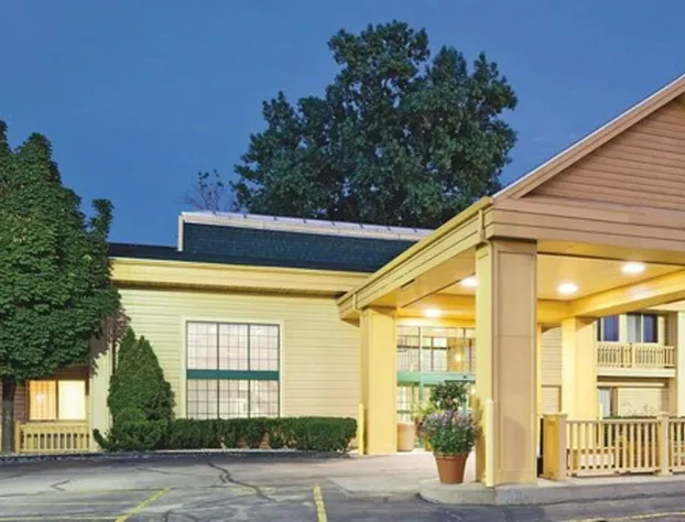 La Quinta Inn by Wyndham Oshkosh hotel detail image 1