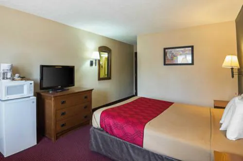 Econo Lodge Junction City I-70 Near Fort Riley hotel detail image 3