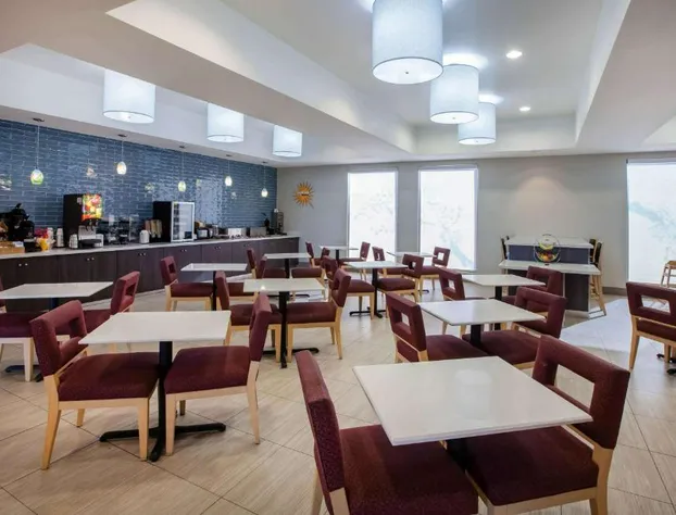 La Quinta Inn & Suites by Wyndham Odessa North hotel detail image 3