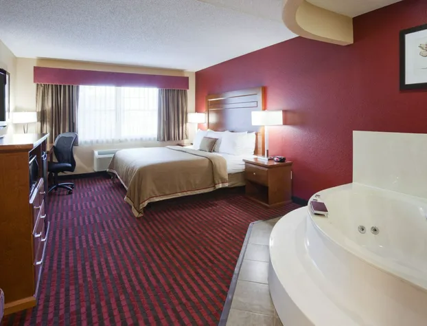 Quality Inn & Suites hotel detail image 4