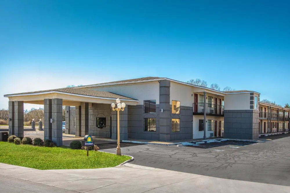 Days Inn by Wyndham Waco Near Downtown/University hotel hero