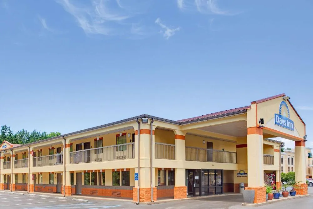 Days Inn by Wyndham Acworth hotel hero