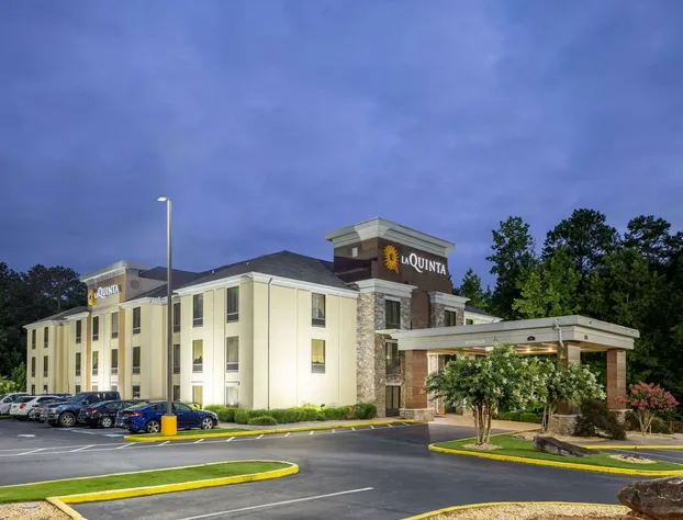 La Quinta Inn & Suites by Wyndham Covington hotel detail image 3