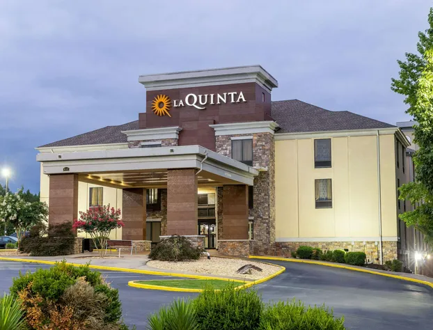 La Quinta Inn & Suites by Wyndham Covington hotel detail image 4