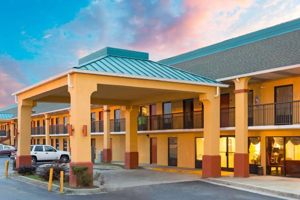 Super 8 by Wyndham, Orangeburg hotel hero
