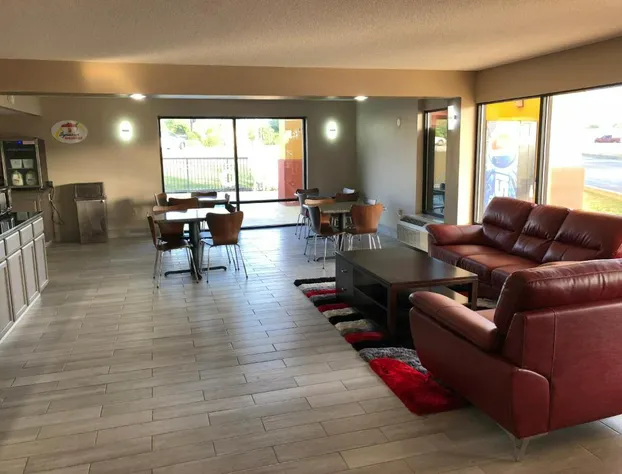 Super 8 by Wyndham, Orangeburg hotel detail image 3