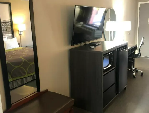Super 8 by Wyndham, Orangeburg hotel detail image 2