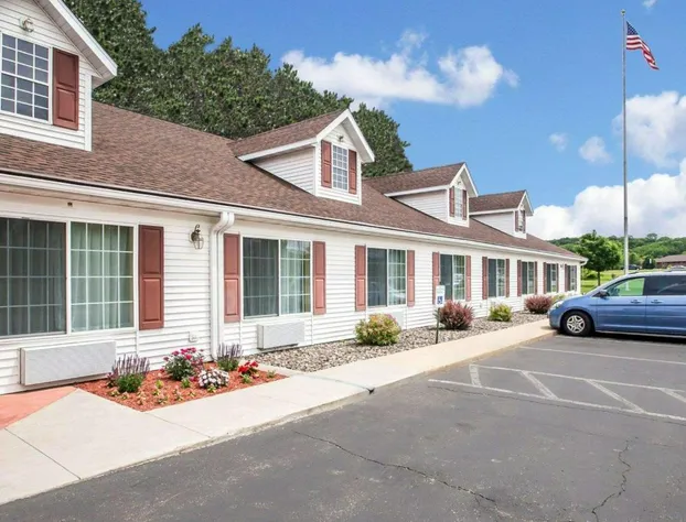 Econo Lodge Inn & Suites Eau Claire South hotel detail image 3