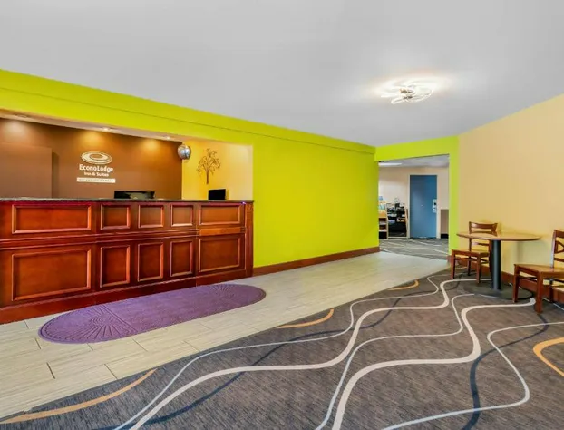 Econo Lodge Inn & Suites hotel detail image 4
