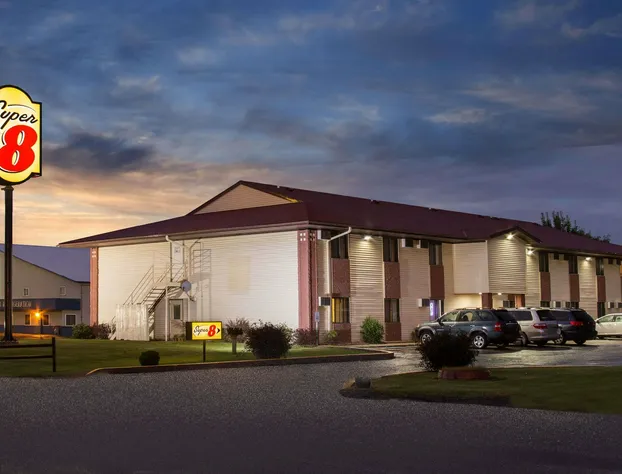 Super 8 by Wyndham Eau Claire I-94 hotel detail image 1