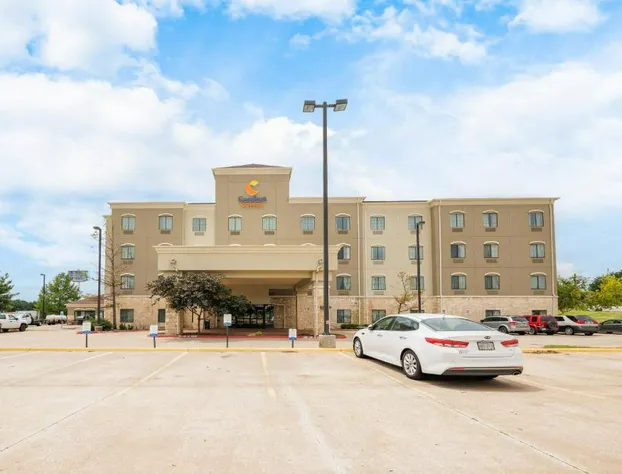 Comfort Suites Lawton Near Fort Sill hotel detail image 1
