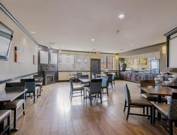 Comfort Suites Lawton Near Fort Sill hotel detail image 4