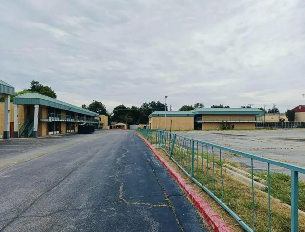 Capital O Travelers Inn Lawton Fort Sill hotel detail image 3