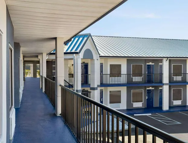 Days Inn by Wyndham Kingsland GA hotel detail image 2