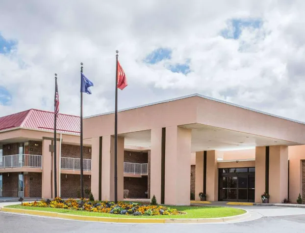 Ramada by Wyndham Wytheville hotel detail image 1