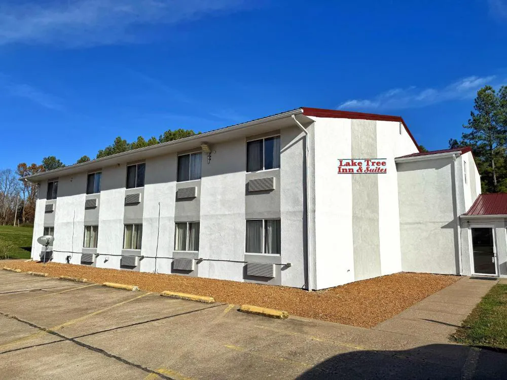 Laketree Inn And Suites Marion hotel hero