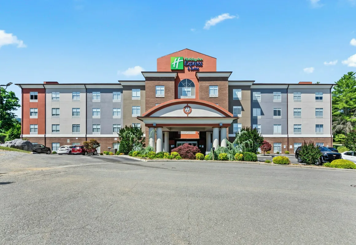 Holiday Inn Express and Suites Wytheville by IHG hotel hero