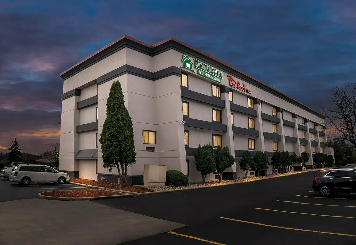HomeTowne Studios by Red Roof Flint hotel hero