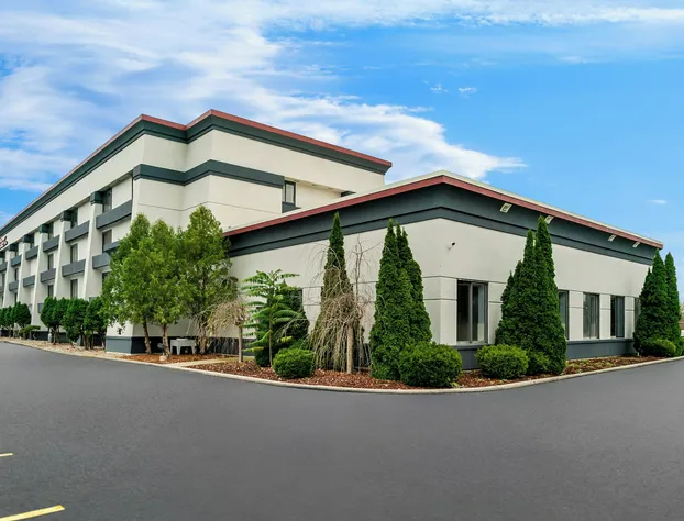 HomeTowne Studios by Red Roof Flint hotel detail image 4