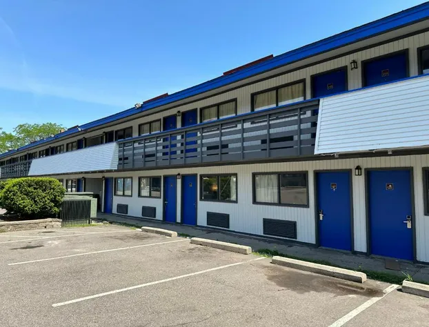 American Inn and Suites Bishop hotel detail image 1