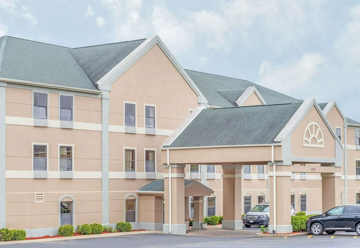 Super 8 by Wyndham Freeport hotel hero