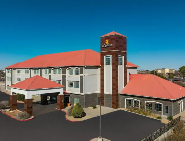 La Quinta Inn & Suites by Wyndham Hobbs hotel detail image 1