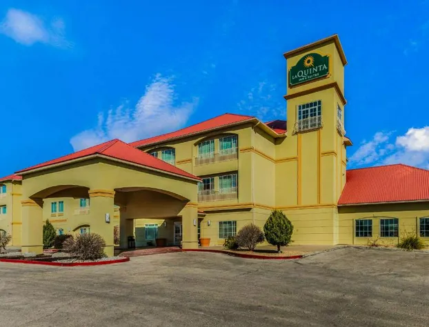 La Quinta Inn & Suites by Wyndham Hobbs hotel detail image 1
