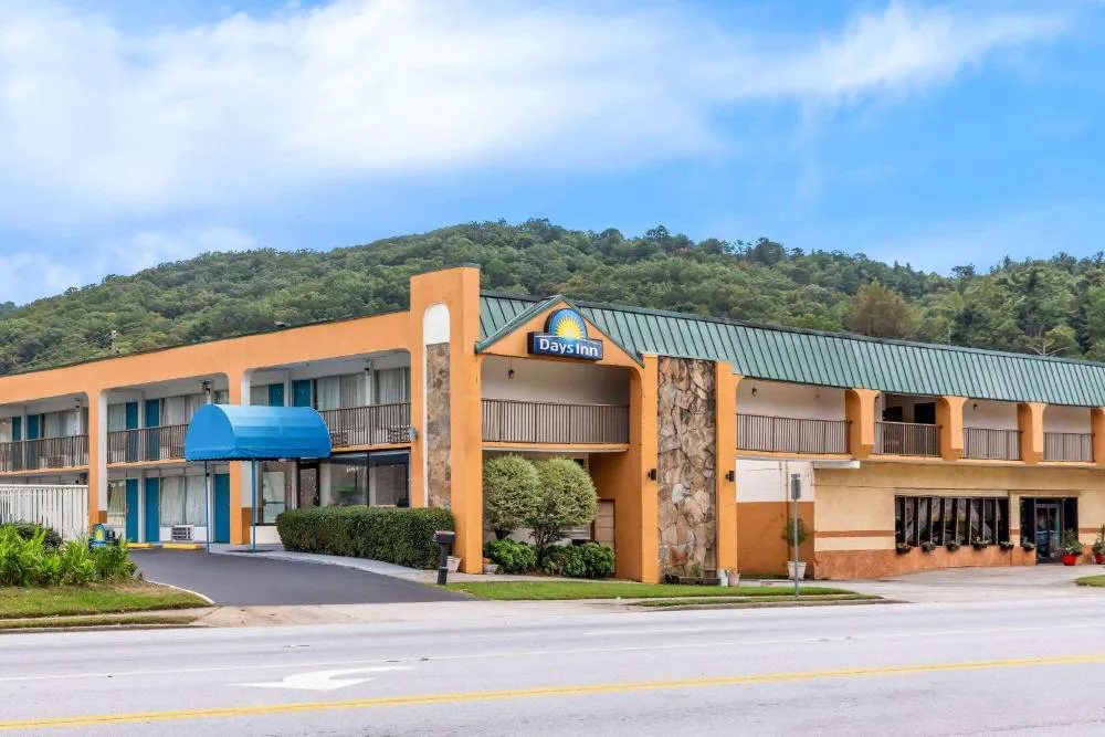 Days Inn by Wyndham Clayton hotel hero