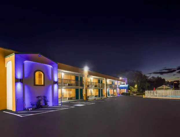 Days Inn by Wyndham Clayton hotel detail image 4