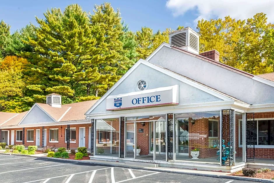 Knights Inn Lenox hotel hero