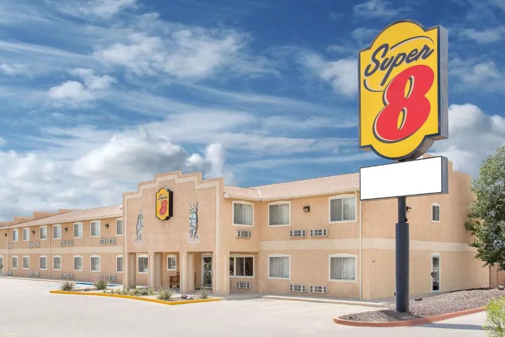 Super 8 by Wyndham Bloomfield hotel hero