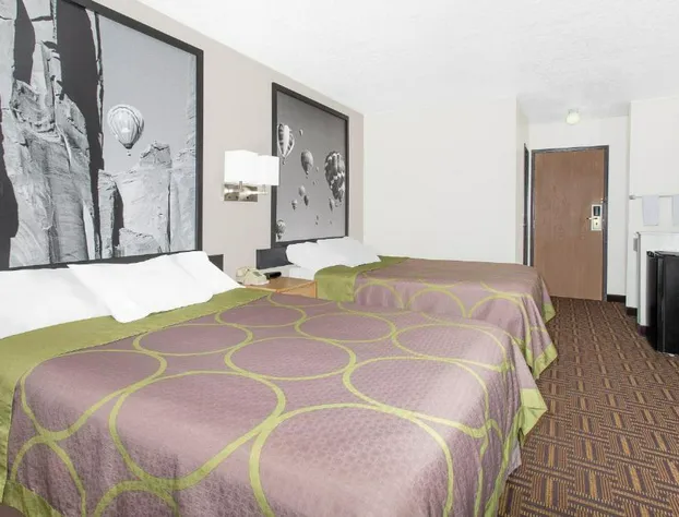 Super 8 by Wyndham Bloomfield hotel detail image 3