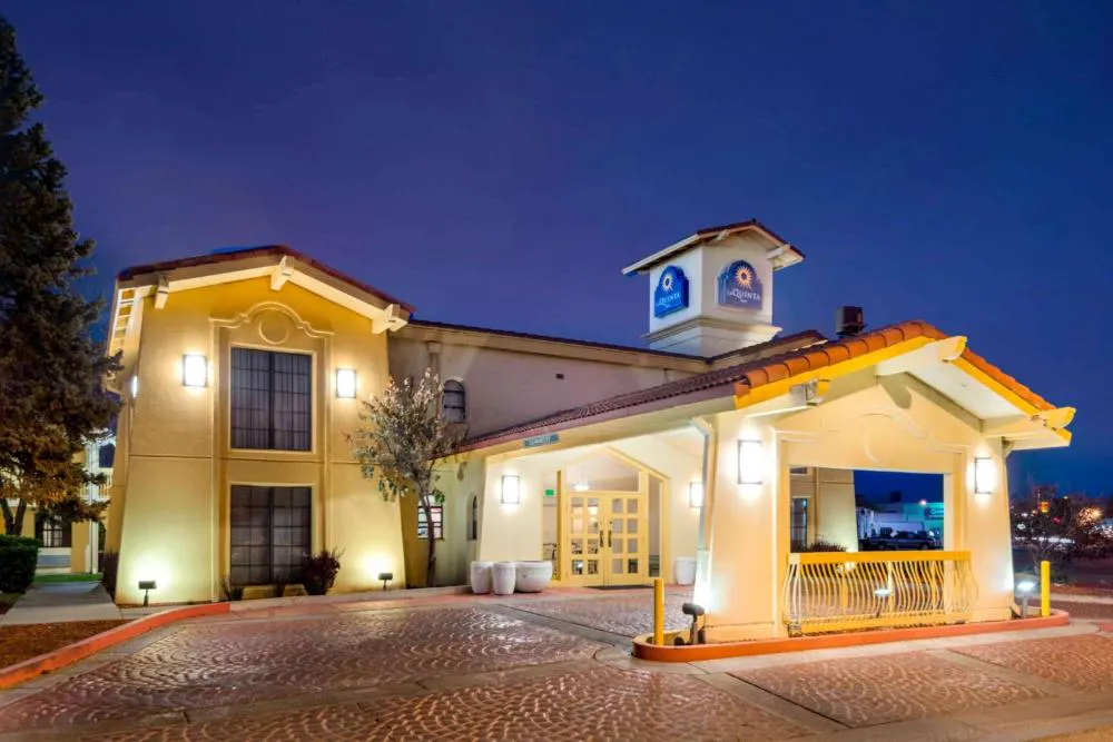 La Quinta Inn by Wyndham Farmington hotel hero