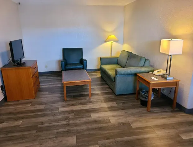 La Quinta Inn by Wyndham Farmington hotel detail image 4