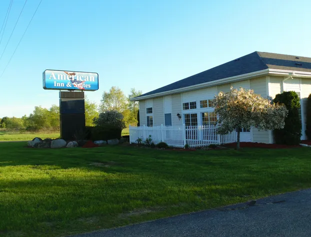 American Inn and Suites Houghton Lake hotel detail image 1