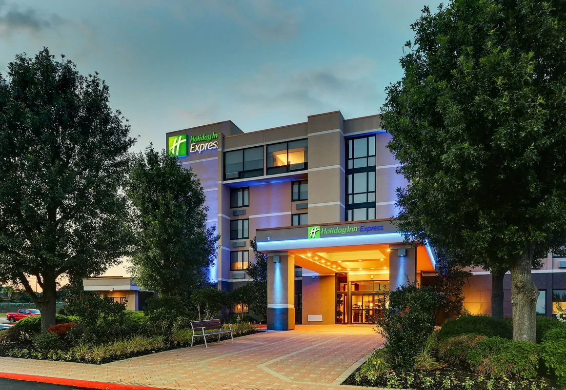 Holiday Inn Express Aberdeen by IHG hotel hero