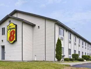 Super 8 by Wyndham Grayling hotel detail image 1