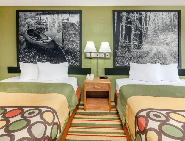 Super 8 by Wyndham Grayling hotel detail image 3