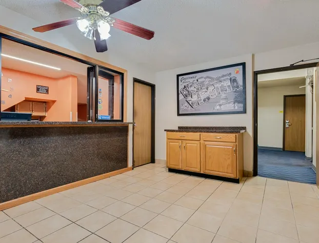 Super 8 by Wyndham Martinsburg hotel detail image 2